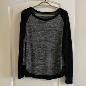GAP Heathered Gray and Black Long Sleeve Tee